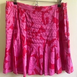 Tropical Floral Pintuck Skirt in pink, red by Vineyard Vines